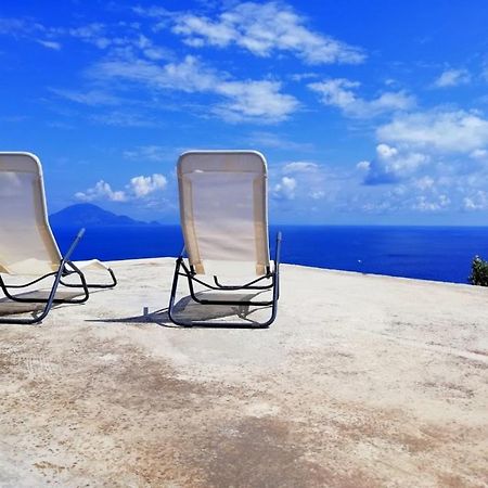 Alicudi Giardino Dei Carrubi- Al Gradino 365 Bed & Breakfast ภายนอก รูปภาพ