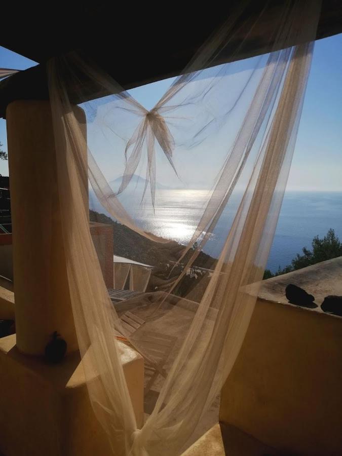 Alicudi Giardino Dei Carrubi- Al Gradino 365 Bed & Breakfast ภายนอก รูปภาพ