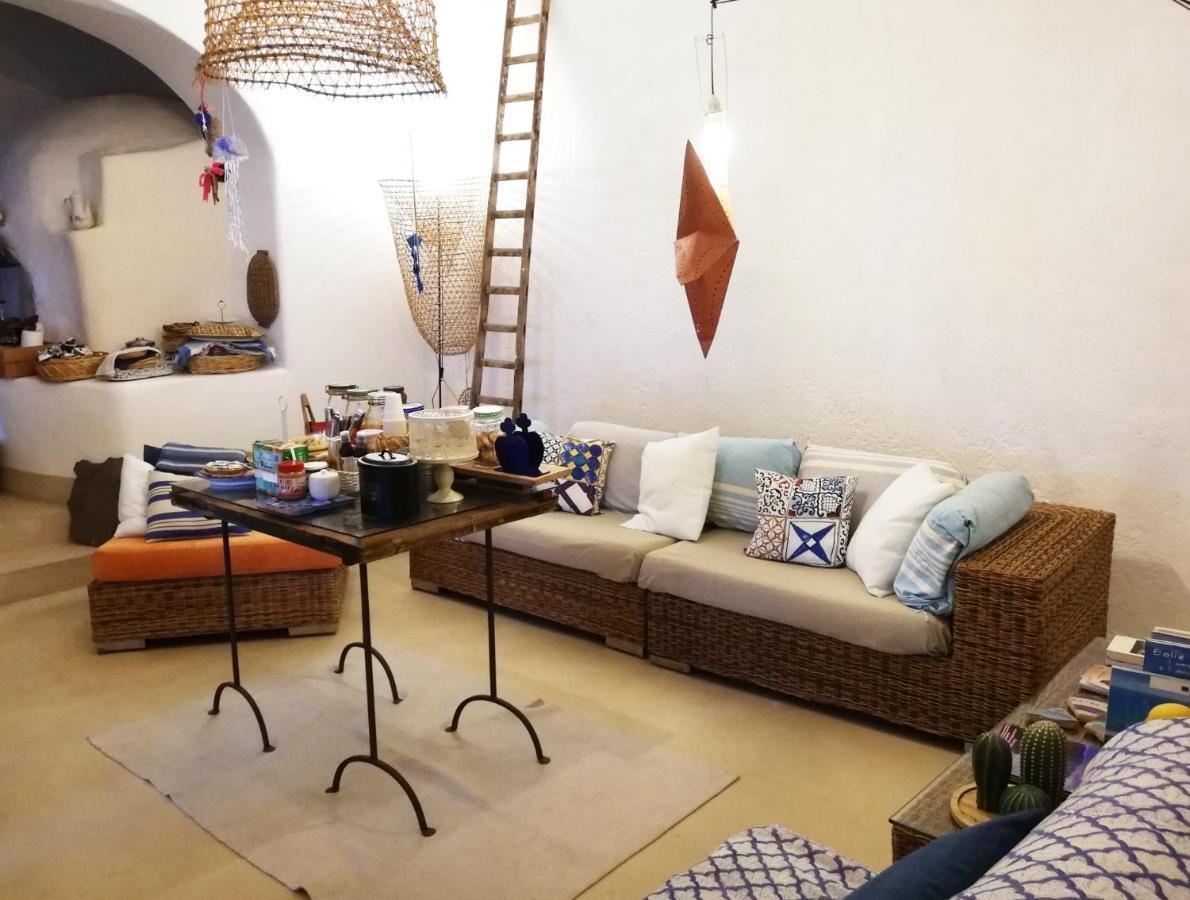 Alicudi Giardino Dei Carrubi- Al Gradino 365 Bed & Breakfast ภายนอก รูปภาพ