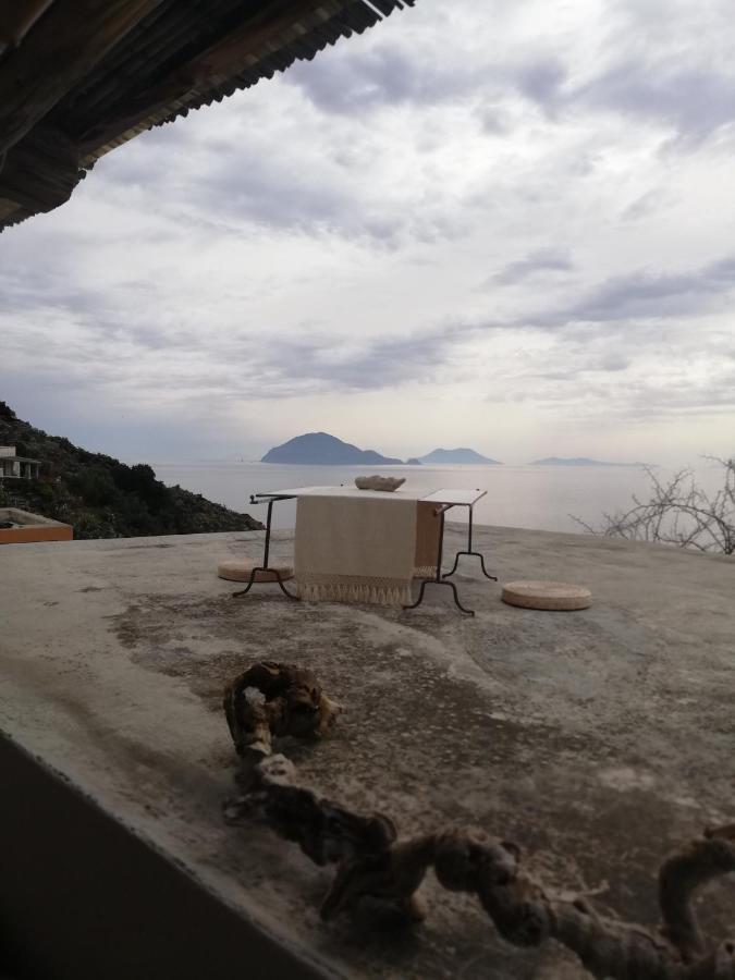 Alicudi Giardino Dei Carrubi- Al Gradino 365 Bed & Breakfast ภายนอก รูปภาพ