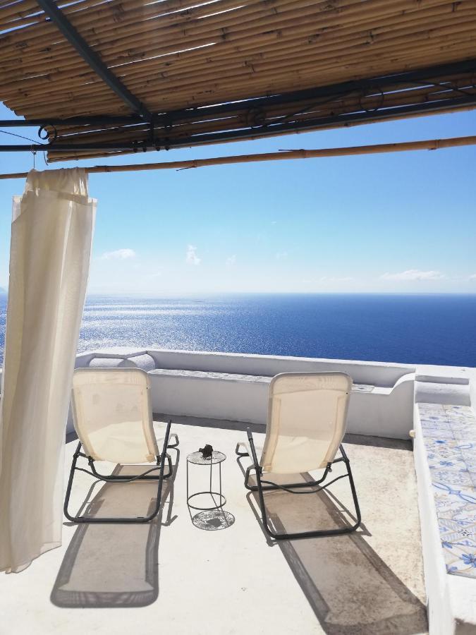 Alicudi Giardino Dei Carrubi- Al Gradino 365 Bed & Breakfast ภายนอก รูปภาพ