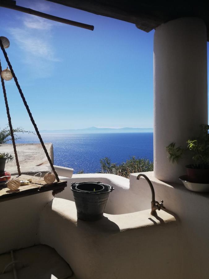 Alicudi Giardino Dei Carrubi- Al Gradino 365 Bed & Breakfast ภายนอก รูปภาพ