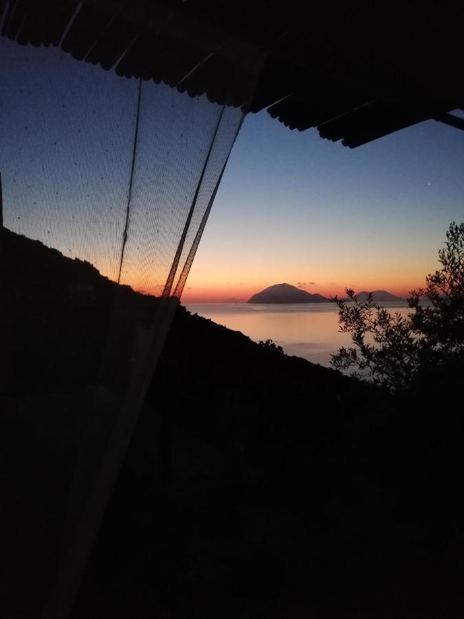 Alicudi Giardino Dei Carrubi- Al Gradino 365 Bed & Breakfast ภายนอก รูปภาพ