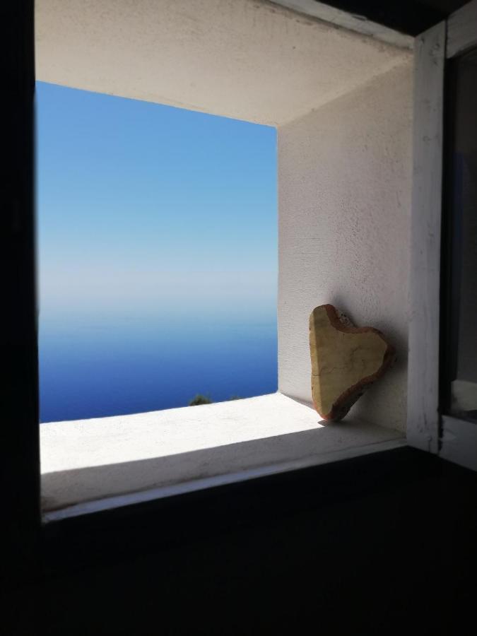 Alicudi Giardino Dei Carrubi- Al Gradino 365 Bed & Breakfast ภายนอก รูปภาพ