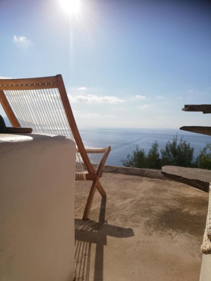 Alicudi Giardino Dei Carrubi- Al Gradino 365 Bed & Breakfast ภายนอก รูปภาพ