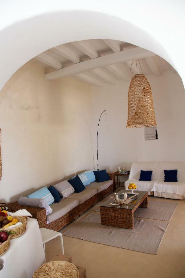 Alicudi Giardino Dei Carrubi- Al Gradino 365 Bed & Breakfast ภายนอก รูปภาพ