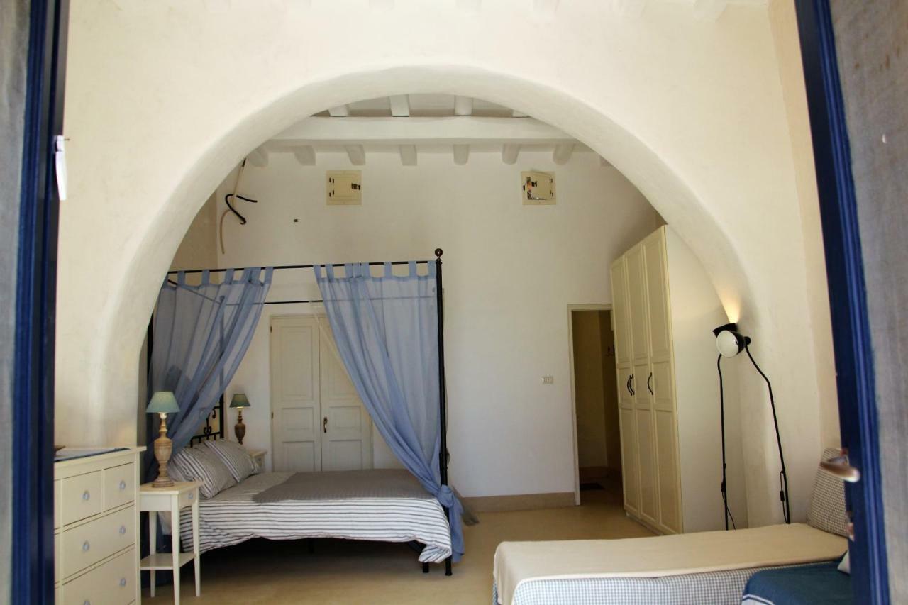 Alicudi Giardino Dei Carrubi- Al Gradino 365 Bed & Breakfast ภายนอก รูปภาพ