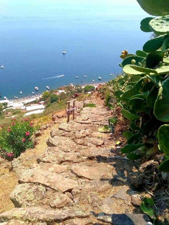 Alicudi Giardino Dei Carrubi- Al Gradino 365 Bed & Breakfast ภายนอก รูปภาพ