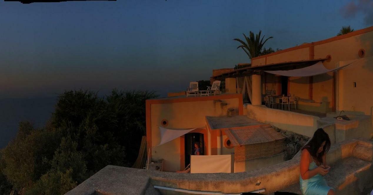 Alicudi Giardino Dei Carrubi- Al Gradino 365 Bed & Breakfast ภายนอก รูปภาพ